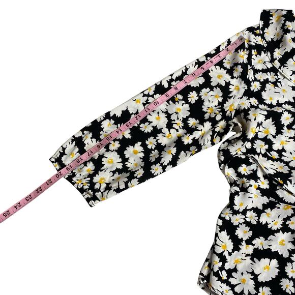 GAP Wrap Front Daisy Print Ruffle Top Black Floral Blouse XL Cottagecore Peasant - Picture 16 of 16